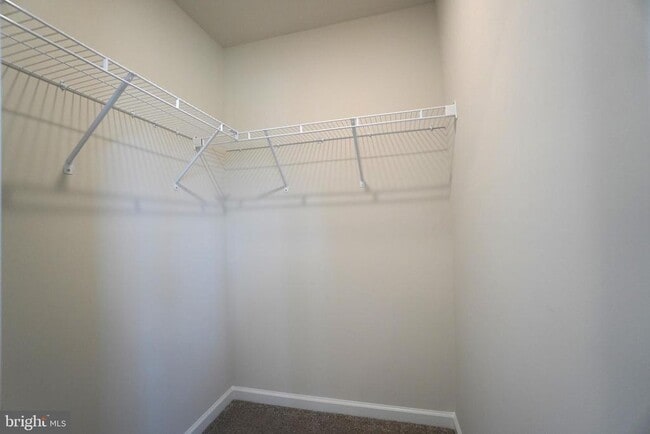 Building Photo - 612 America Dr