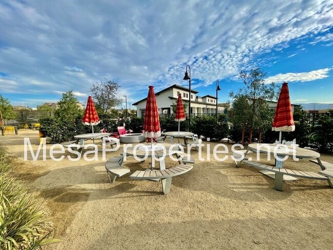 Building Photo - 3647 E Bright Paseo