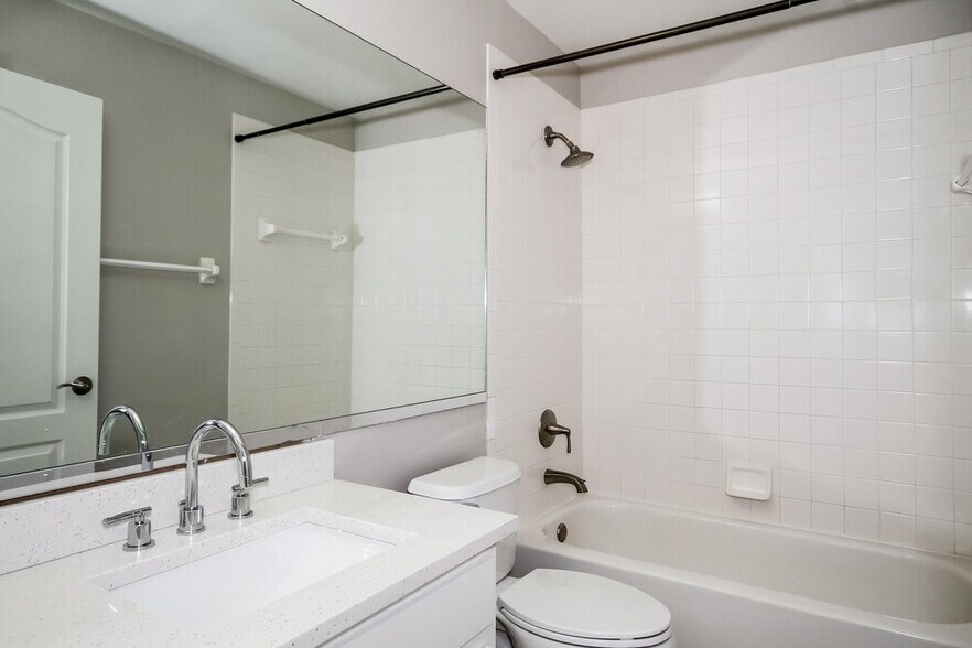 Building Photo - 1032 Malletwood Dr