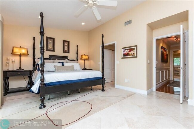 Building Photo - 270 Captains Walk