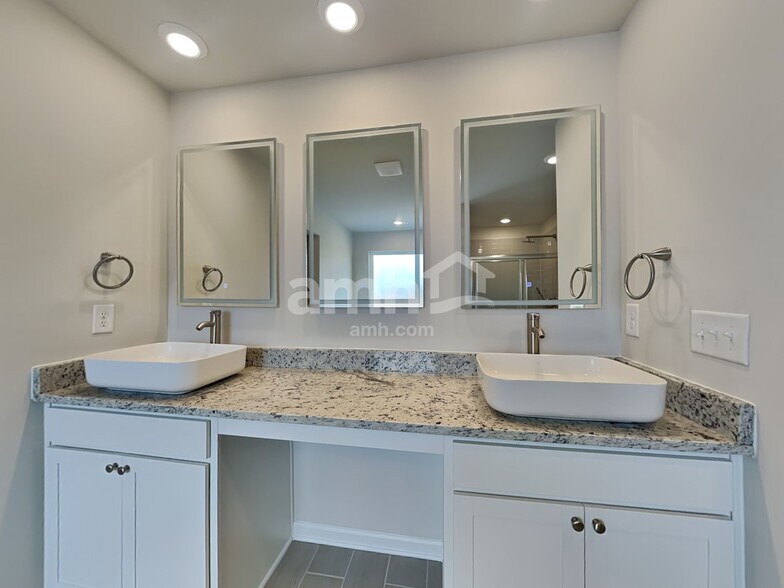 Building Photo - 3232 Emberly Dr