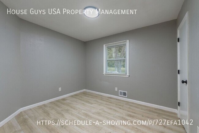 Building Photo - 11911 Sycamore Ave