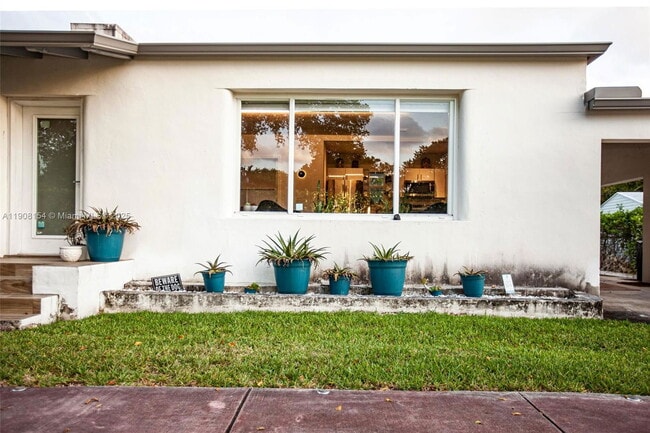 Building Photo - 1050 NW 46th St