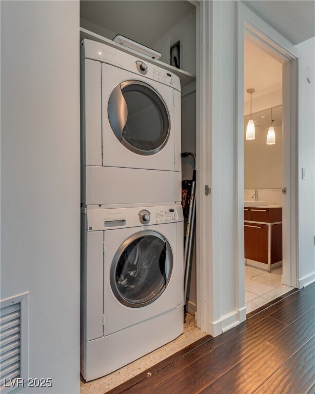 Building Photo - 4471 Dean Martin Dr