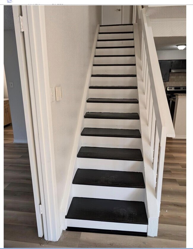 Building Photo - 13020 Leader St