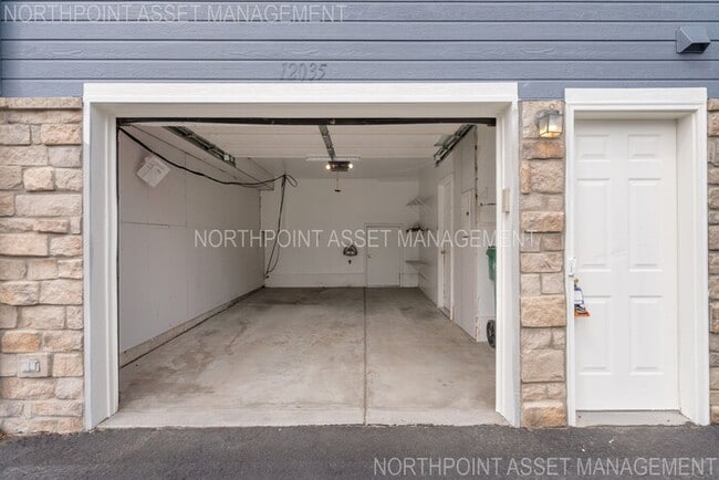 Building Photo - Beautiful 2 beds 2.5 baths in Brighton!