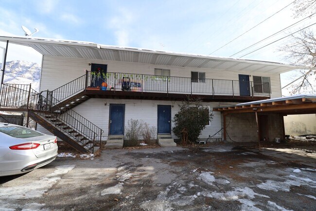 Primary Photo - 400 E 4 plex
