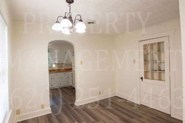 Building Photo - 2 Bedroom 1 Bath