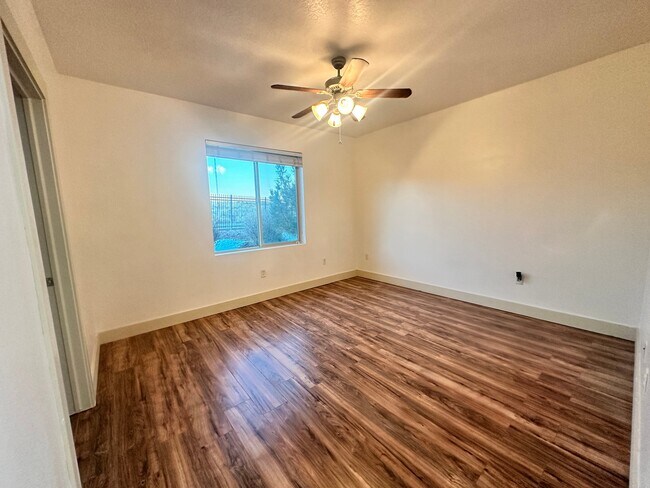 Building Photo - 193 W Springview Dr