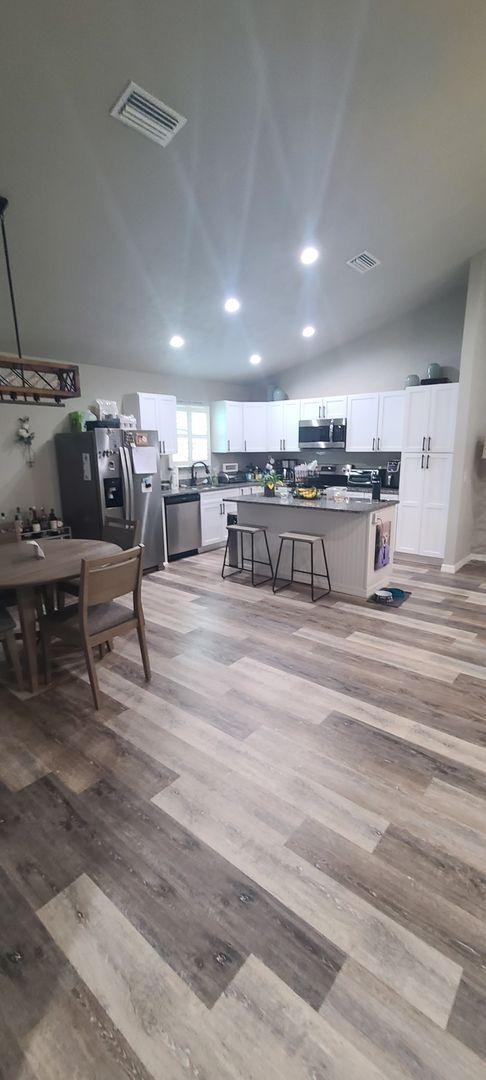 Building Photo - Beautiful 3BR/2BA home with large fenced-i...