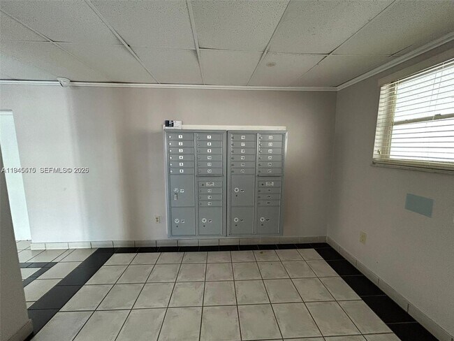 Building Photo - 16508 NE 26th Ave