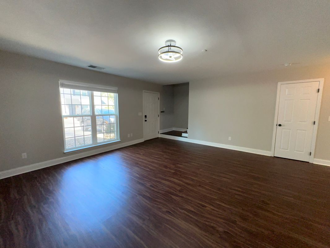 Building Photo - 1126 Maple Tree Ln