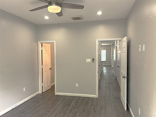 Building Photo - 5779 Belarbor St