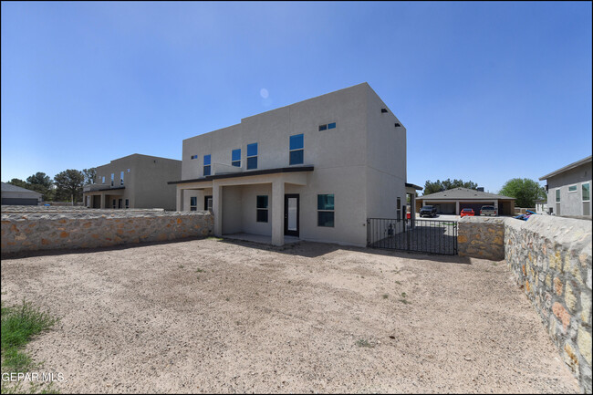 Building Photo - 11499 Summer Dr