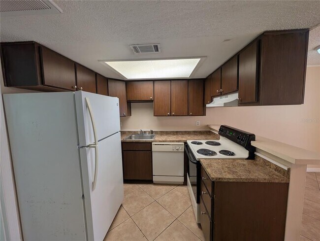 Building Photo - 6415 S Roberts Ave