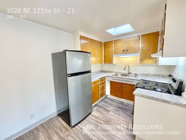 Building Photo - The Royal Apartments