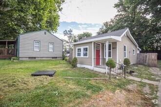 Building Photo - Update 1 bedroom Home with Fenced in Yard