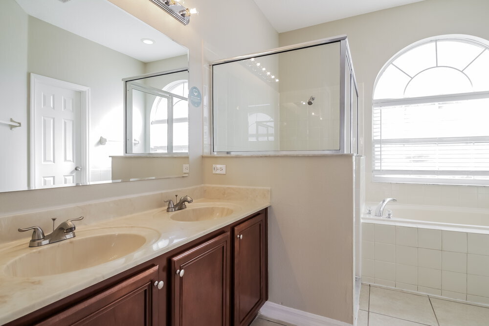 Building Photo - 562 Bristol Cir