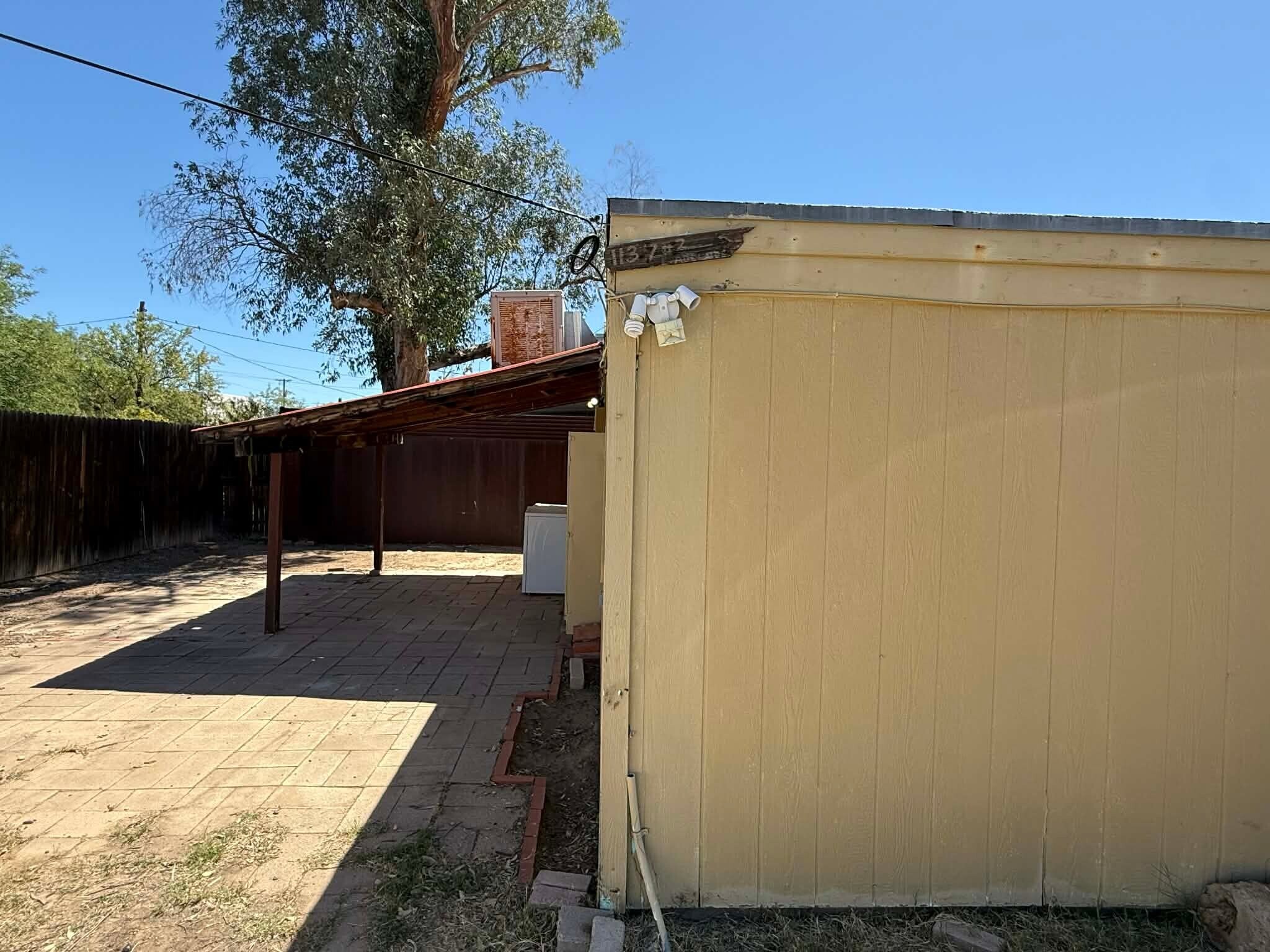 Building Photo - 1137 E Adelaide Dr