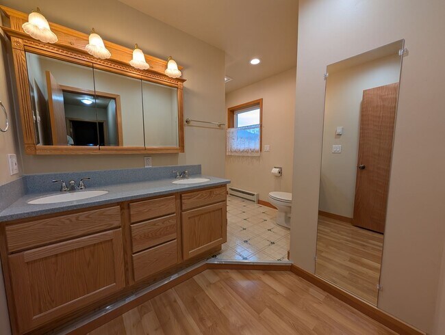 Building Photo - 3Bd/2Ba+Den Auke Bay Home, Unfurnished, Lo...