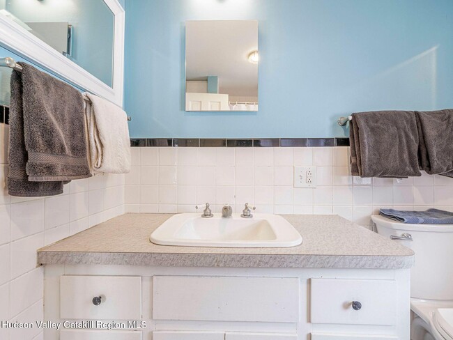 Building Photo - 11 Julia Ave