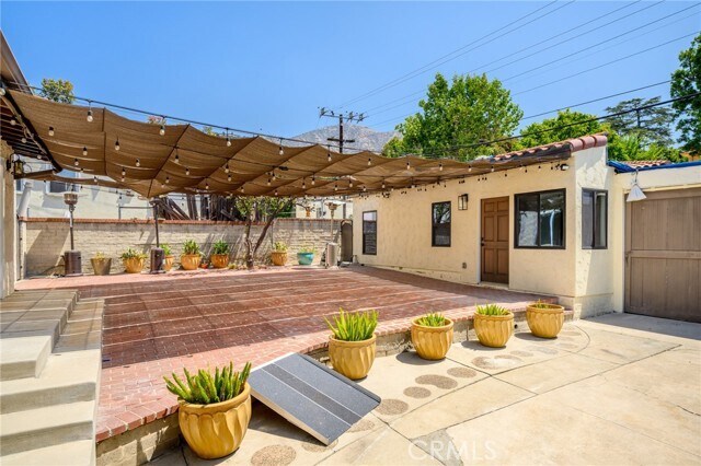 Building Photo - 1560 Ridgeway Dr