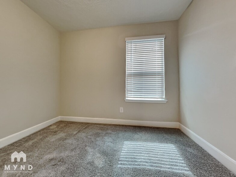 Building Photo - 10210 Alder Ridge Dr