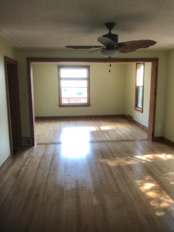 Building Photo - 701 E 8th St