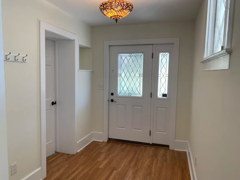 Building Photo - 430 E 2nd St