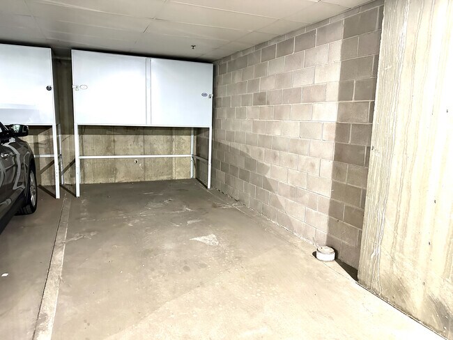 Parking with Overhead Storage - 13456 Via Varra