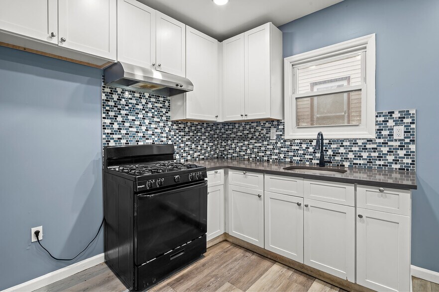 Building Photo - 275 Clinton Pl