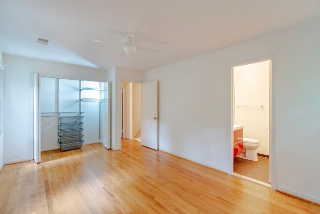 Building Photo - Fabulous 4 Bed 2.5 Bath Colonial With Pati...