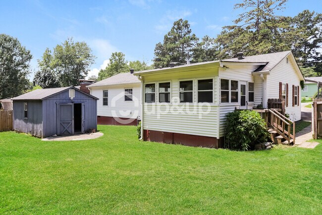 Building Photo - Fantastic 2bd/2ba home! Let yourself in!