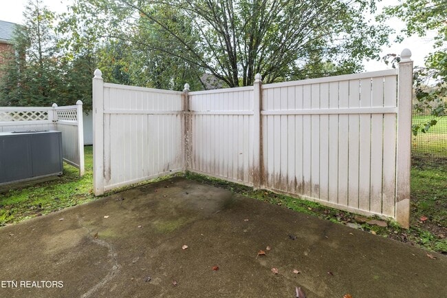 Building Photo - 203 Sweetgum Ln