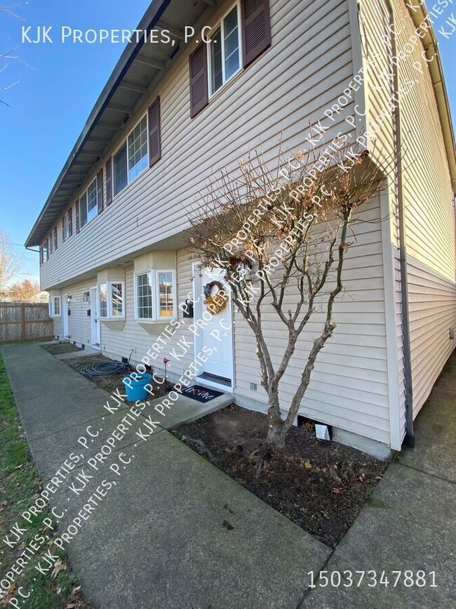 Building Photo - Gladstone Corner Townhouse with W/G/S Incl...