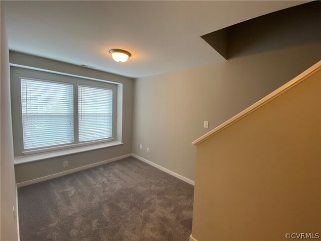Building Photo - 8040 Rutland Village Dr