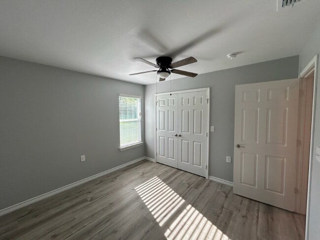 Building Photo - 413 Godfrey St