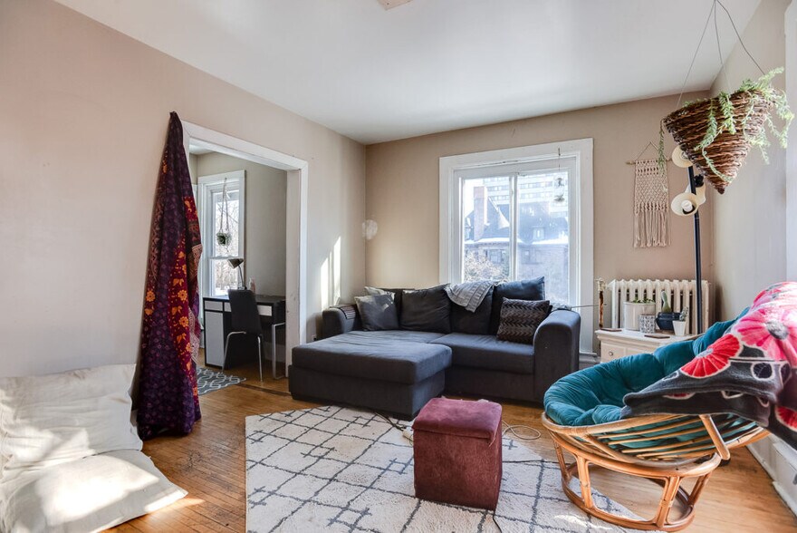 Building Photo - 425 12th Ave SE