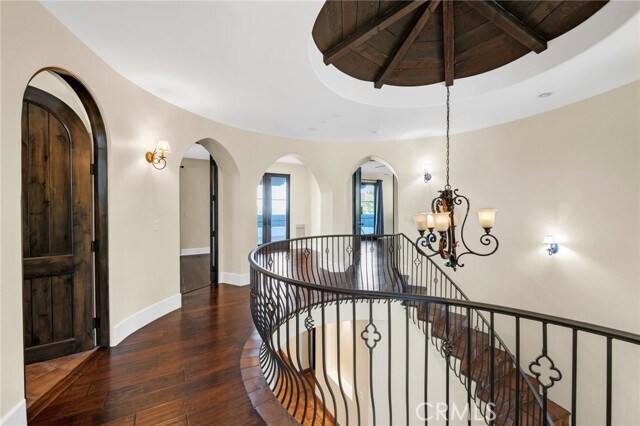 Building Photo - 221 Vía Alameda