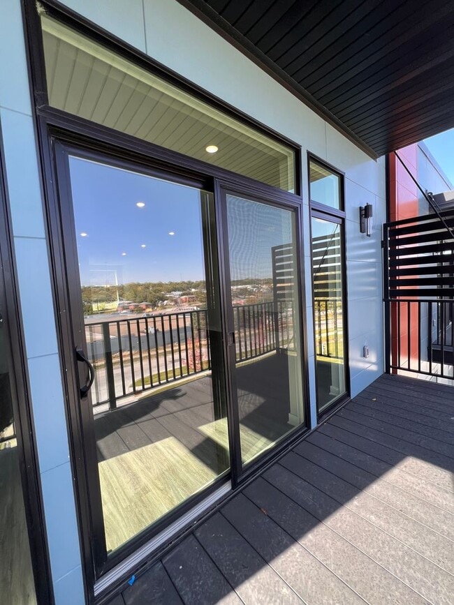 Building Photo - Luxury Living In Midtown near UNMC - 2bed 3bath + Garage