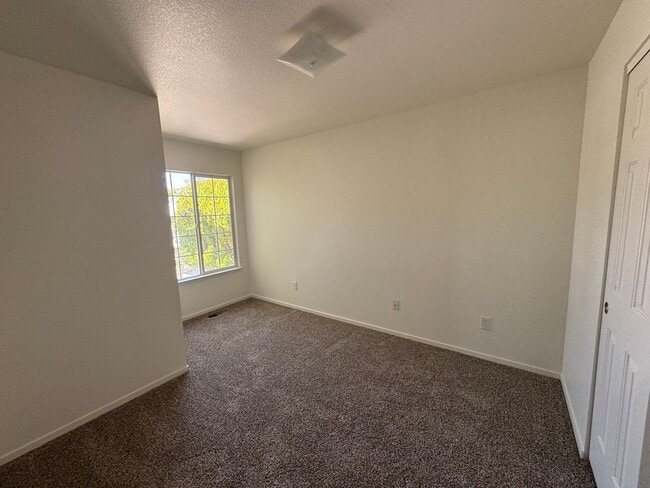 Building Photo - 5726 Dewberry Ct