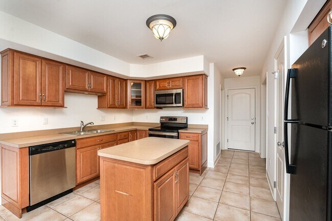 Building Photo - Welcome to this 3 bedroom, 2.5 bathroom to...
