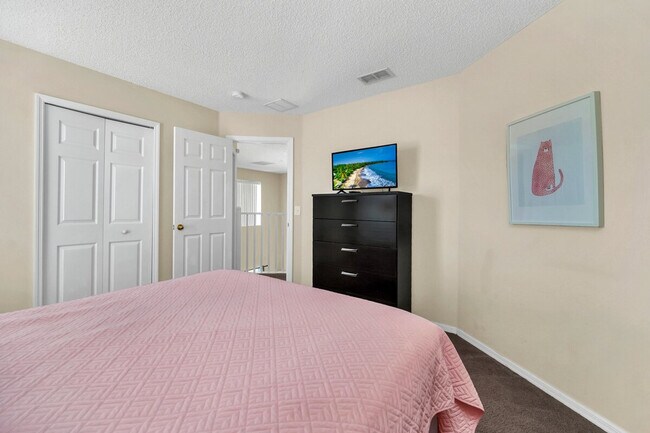 Building Photo - 8538 Sunrise Key Dr