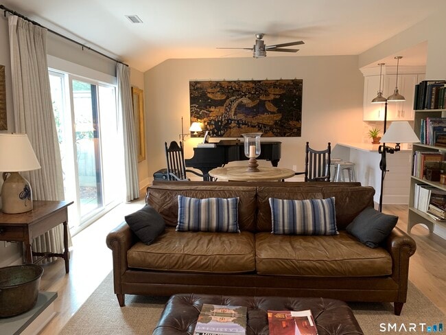 Building Photo - 400 Heritage Vlg