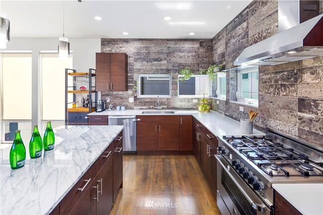 Building Photo - Modern & Chic Ballard Stand-Alone Home Nea...