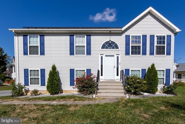 Building Photo - 18500 Bull Run Dr