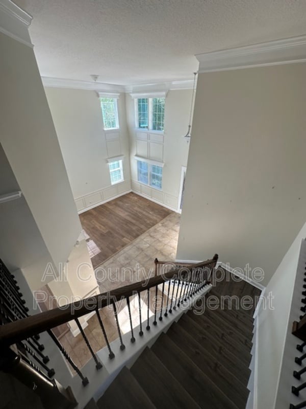 Building Photo - 738 W Kings College Dr