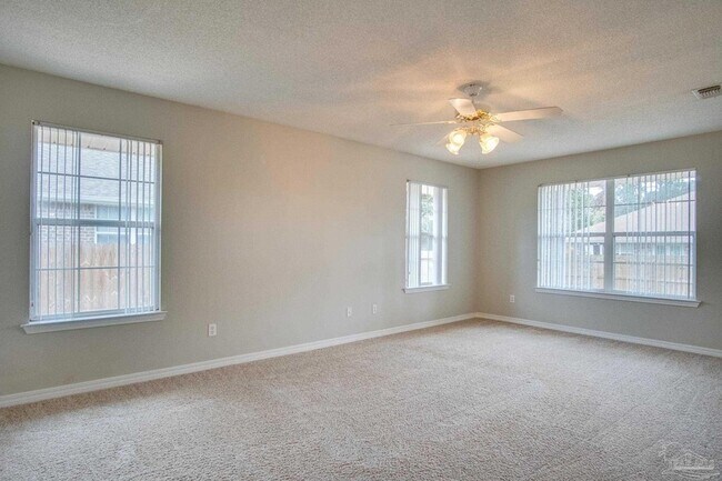 Building Photo - 5029 Lantana Dr