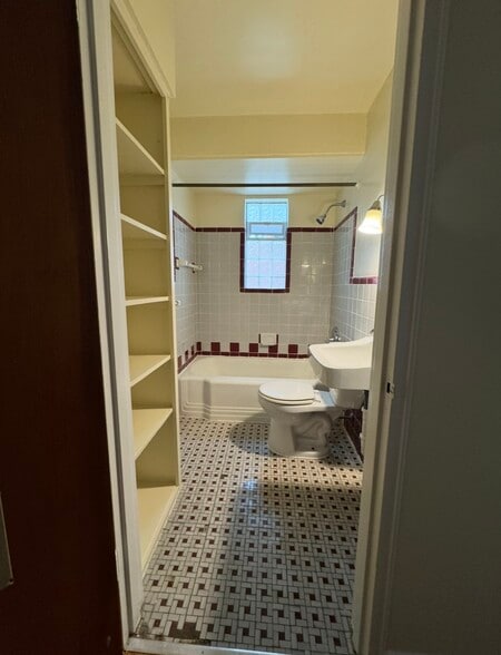 Building Photo - 6842 Montgomery Rd