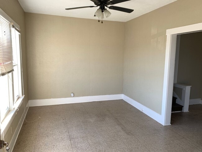 Building Photo - Charming Uptown Duplex in the Heart of Downtown!